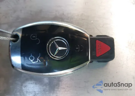 2010 Mercedes-Benz C 300 Sport z USA, uszkodzony, nr VIN WDDGF5EB3AR121015